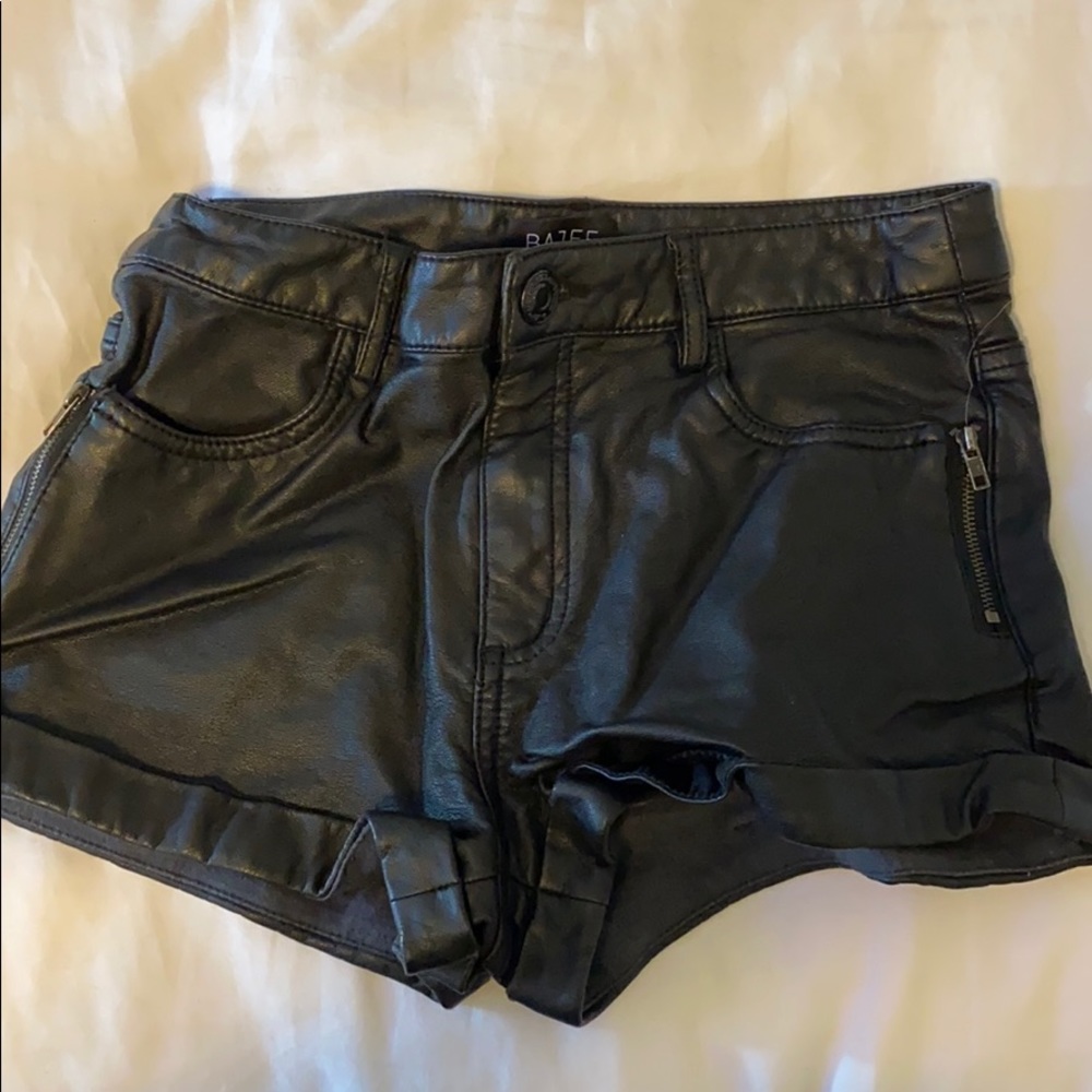 FAUX LEATHER SHORTS